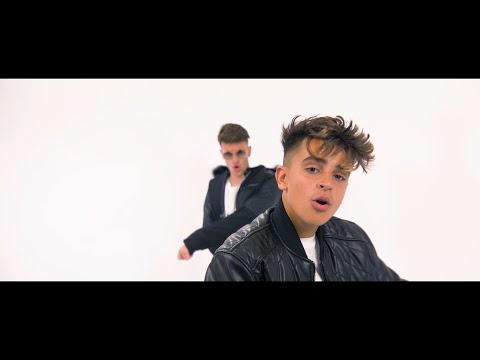 Adexe y Nau - Retrato (Videoclip Oficial)