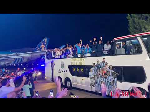 La Mosca recibiendo a los Campeones del mundo en Ezeiza Bs As- Argentina