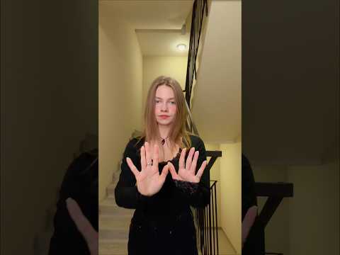 Почему любая песня в подъезде звучит круто?😅