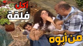 اكل فلقة من ابوه  البخيل  لما كشفوا عم يسرق بيض بدون علمه