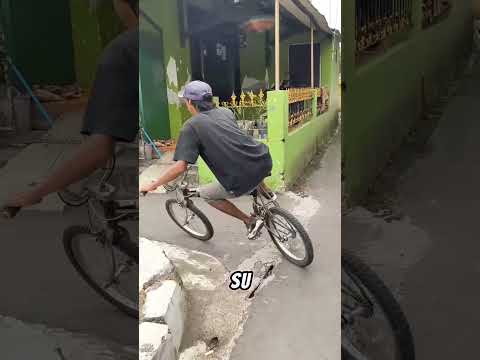 Todos se rieron de su bicicleta doblada