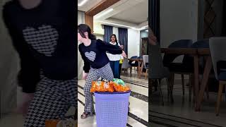 كل الشيبس ألو ما حدا ياخدو 2 😂  #funny #sigma