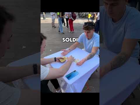 ho portato un manichino d'oro in centro a milano