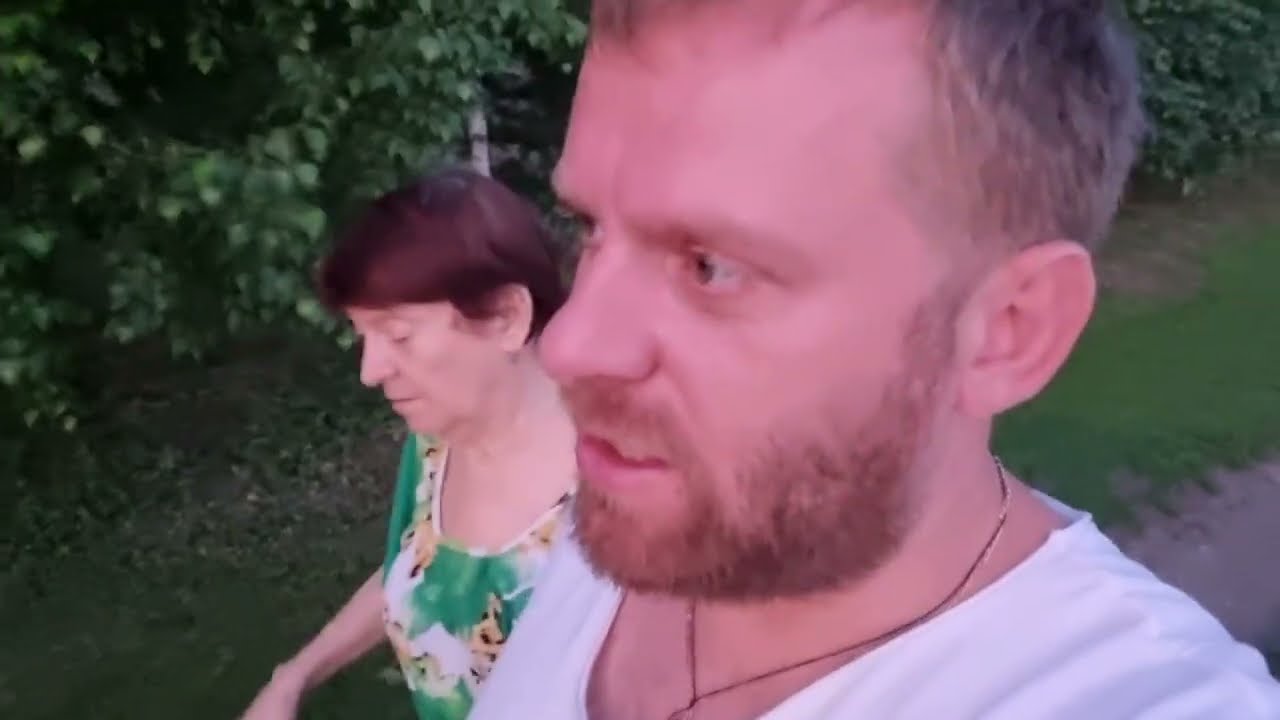 Мама переживает за змею. УЕХАЛ НА ОЗЕРО