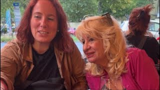 Bernis Nacht Café überträgt einen Livestream.