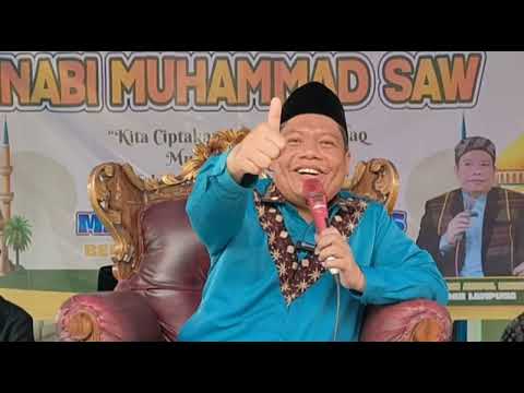 PREMAN NAIK PANGGUNG PAKAI JUBAH
