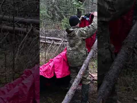 How fast can a SERE specialist student set up shelter in the woods?