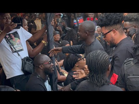 Kwadwo Nkansah Lilwin consoles Dr Likee to end their beef at C Confion’s funeral as they hug.