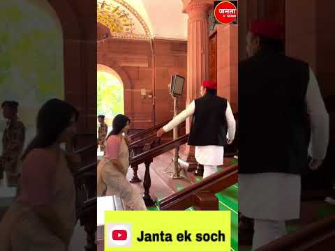 देखिए तस्वीरें अखिलेश यादव पत्नी डिंपल यादव कहा पहुंच गए हैं क्योंकि  #subscribe #shortvideo #short