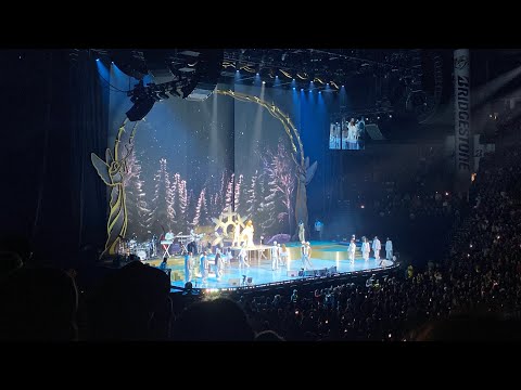 Mariah Carey - Hark! The Herald Angels Sing (Nashville, TN)