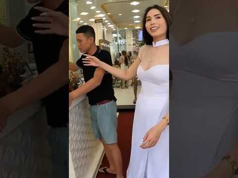 Walking into a Vietnamese Salon in Vietnam ๐ป๐ณ #shorts
