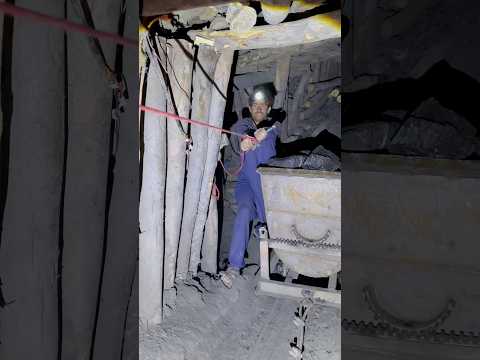 Giving signal from 3000meter underground toward the surface of earth - Pulling mine trolley .#mine