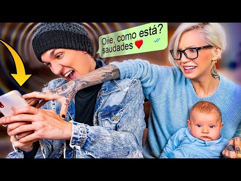 ABRI O CELULAR DELA!