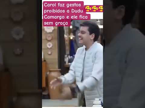 Carol faz gestos proibidos pra Dudu Camargo e fala que ele não gosta de mulher 🍼.