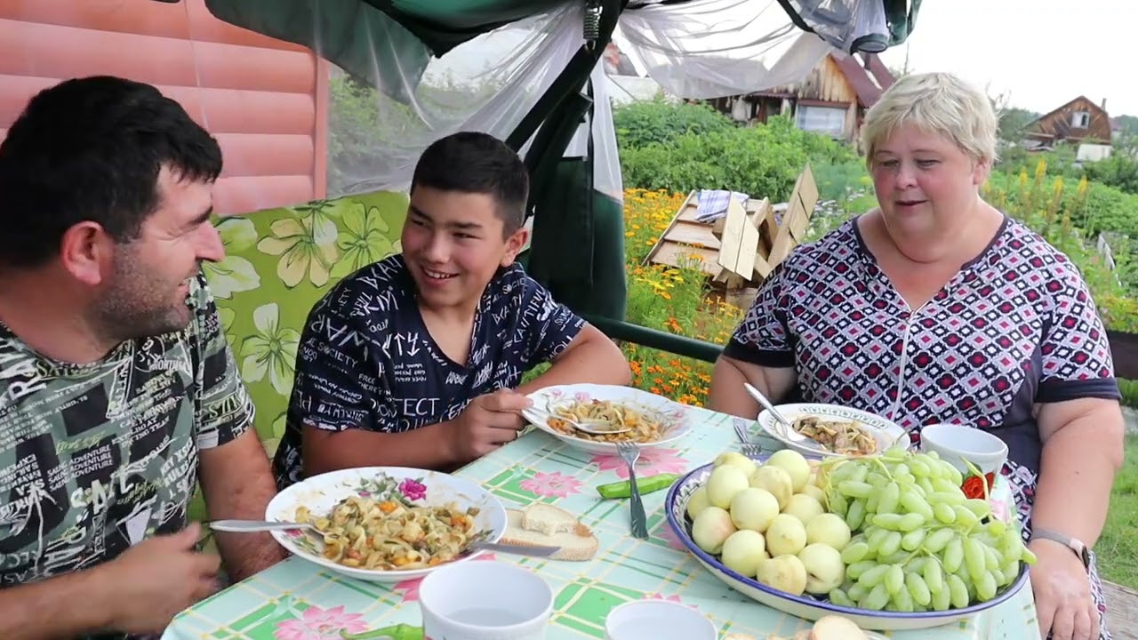 Мукбанг на даче с вкусным национальным блюдом