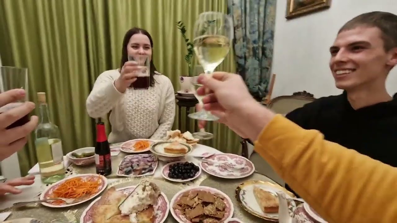 Пришли гости какое кому прощение?