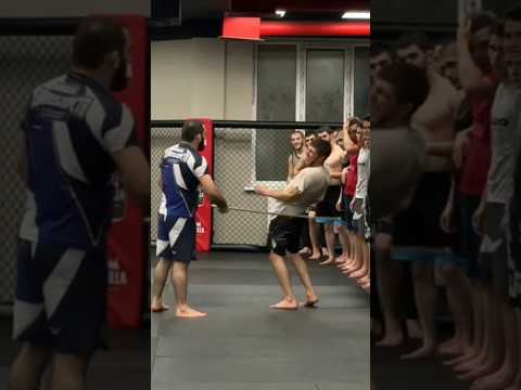 ASÍ castigan en este gimnasio de MMA 🤔