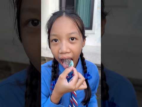 ขนมกระดาษแปะลิ้น‼️ กินโชว์เฉยๆ🤣🤣 #ดีไซน์ #ตลก #ครอบครัว #พ่อลูก #คลายเครียด #ครอบครัวสายฮา