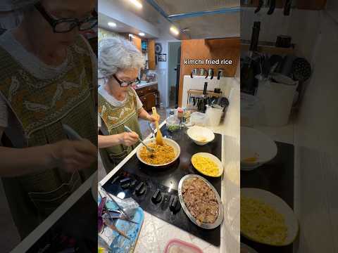 how to make kimchi fried rice like a pro #koreanfood #cooking #kimchi