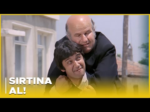 Yaşar Ne Yaşar Ne Yaşamaz Türk Filmi | Yaşar, Siyasilere Taşıyıcılık Yapıyor