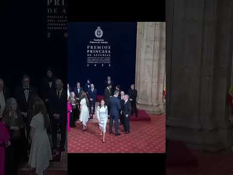 Leonor le hace un desaire a su madre Letizia y la deja dando órdenes sola.#reinaletizia