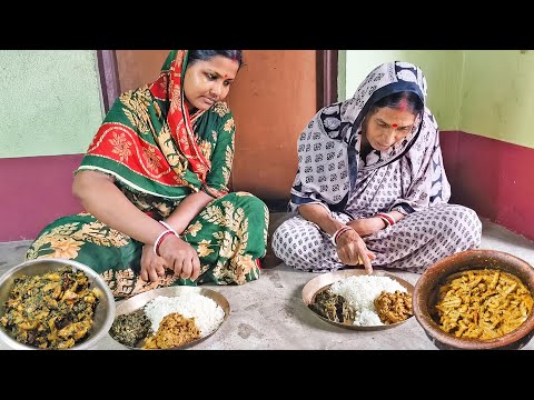 মাঠ থেকে কুলেখাড়া শাক তুলে মাছের মাথা দিয়ে রান্না, মাটির হাঁড়িতে চিংড়ি কাঁচা কলার ভাপা রান্না