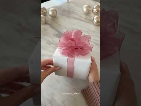 Pompon Geschenk💗🎀 #diy #fy #viral #christmas #weihnachten #gift #geschenk #xmas #schleife #bow