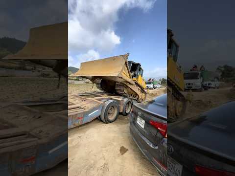 Trator De Esteira Subindo Na Prancha #tratordeesteira #dozer