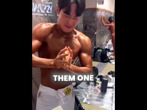 Bodybuilder Stacked 6 Donuts Into One Giant Cheat Meal 🍩💪🤤 #shorts