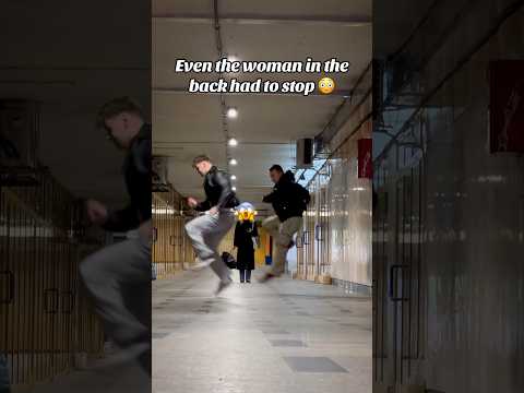 We stopped the girl with our dance / JUMPSTYLE/