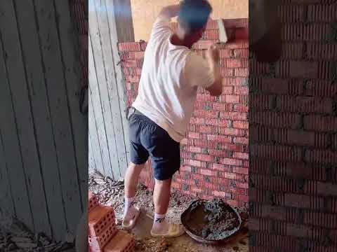 El Albañil Más Rápido del Mundo, Trabajadores nivel Dios