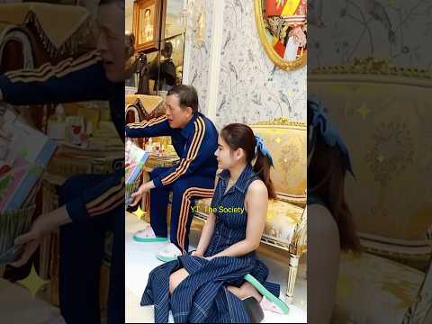 พระราชทานกระเช้า ณ พระตำหนักราชฤทธิ์รุ่งโรจน์ #ในหลวงรัชกาลที่10 #เจ้าจอมอรอนงค์ #ราชองครักษ์พิเศษ