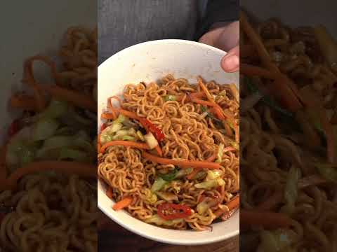 اندومي ب٢٠ ريال ولا ريالين؟ 🍜