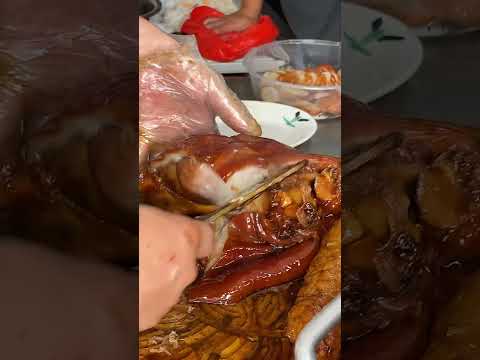 Xúc tôi chén cơm với cả nhà để ăn hết cục thịt này