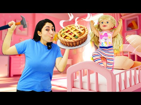 Cocinando un pastel de manzana con Amelia. Como mamá. Vídeos con bebés Baby Born