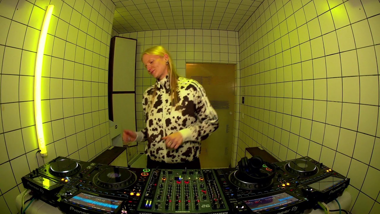 s-ray | HÖR – November 5 / 2025