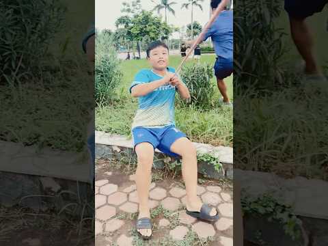 Thả diều khổng lồ có khác kéo nặng quá.#layangan #patang #kiteflying #indonesia #india #kite #pipa