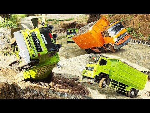 PENGUASA MEDAN Truk Fuso 220Ps Vs Truck ENGKEL Hino 500 Muatan Pasir LAKA Lantas Truk Rc Handmade