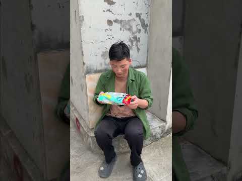 Người ăn xin chia hết đồ ăn cho Hạt Tiêu… và cái kết #hattieu #trungchuoi9x #shorts