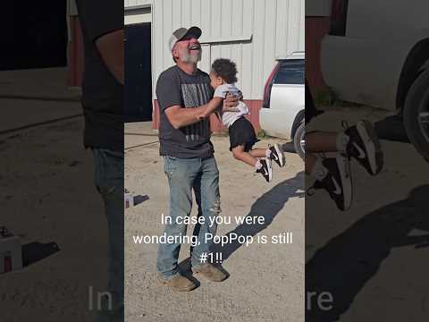 The baby loves pawpaw most🥰#foryou #straycat #grandpa