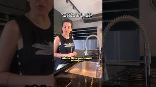 Minha filha guardando a louça 😑