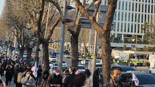 윤석열 대통령 불법감금중인 대검찰청 앞 - 진자유TV 라이브