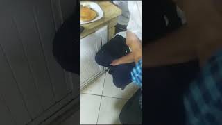هل وصلكم هذا التطبيق العجيب الذي يصدر أصوات حميمية لا تسكت 😂 #Shorts