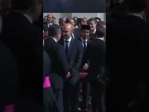 Ватикан ПОРУШИВ протокол! Зеленського посадили ПОРЯД із Трампом на похороні #shorts