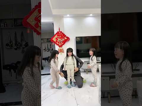 Punya Anak Saling Kembar, Tapi Saling Cemburuan😂