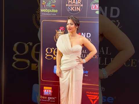 Introducing the "VitaWear SmartBand," a next-generation wearable gadget🎉