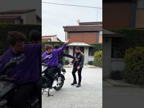 KEL ADAM MOTORA BİNECEK YER BULAMIYOR 😱❤️