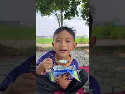 Satu-satu aku makan cilok #shortsvideos #videoshorts