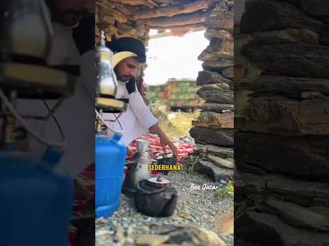 Memilih Hidup Sederhana Di Rumah Batu