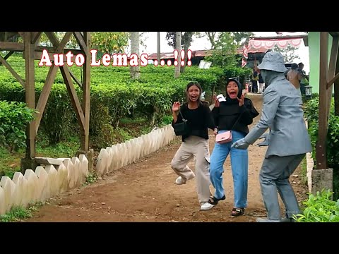 Pasti Ngakak Liat Ekspresi Dua Cewek ini ... || Human Statue Prank